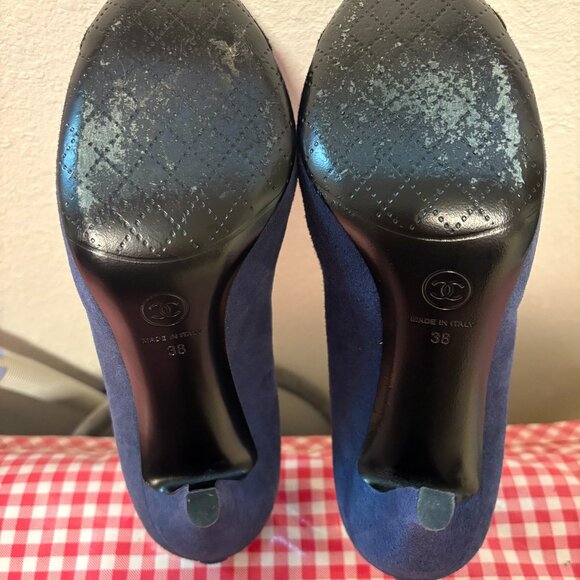 Chanel Navy Blue & Black Suede Logo Cap Toe Pump Heels Size 38 - Picture 6 of 10
